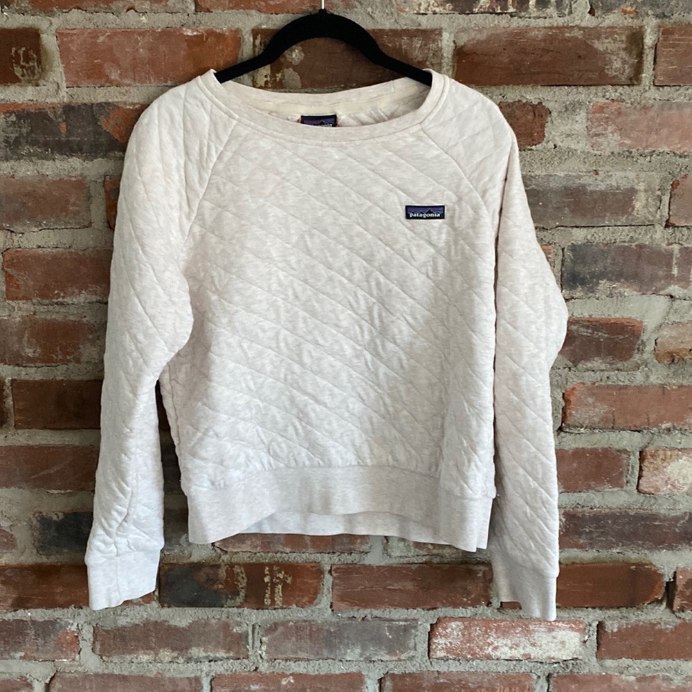 Lightweight Patagonia Sweater small quilted cream color